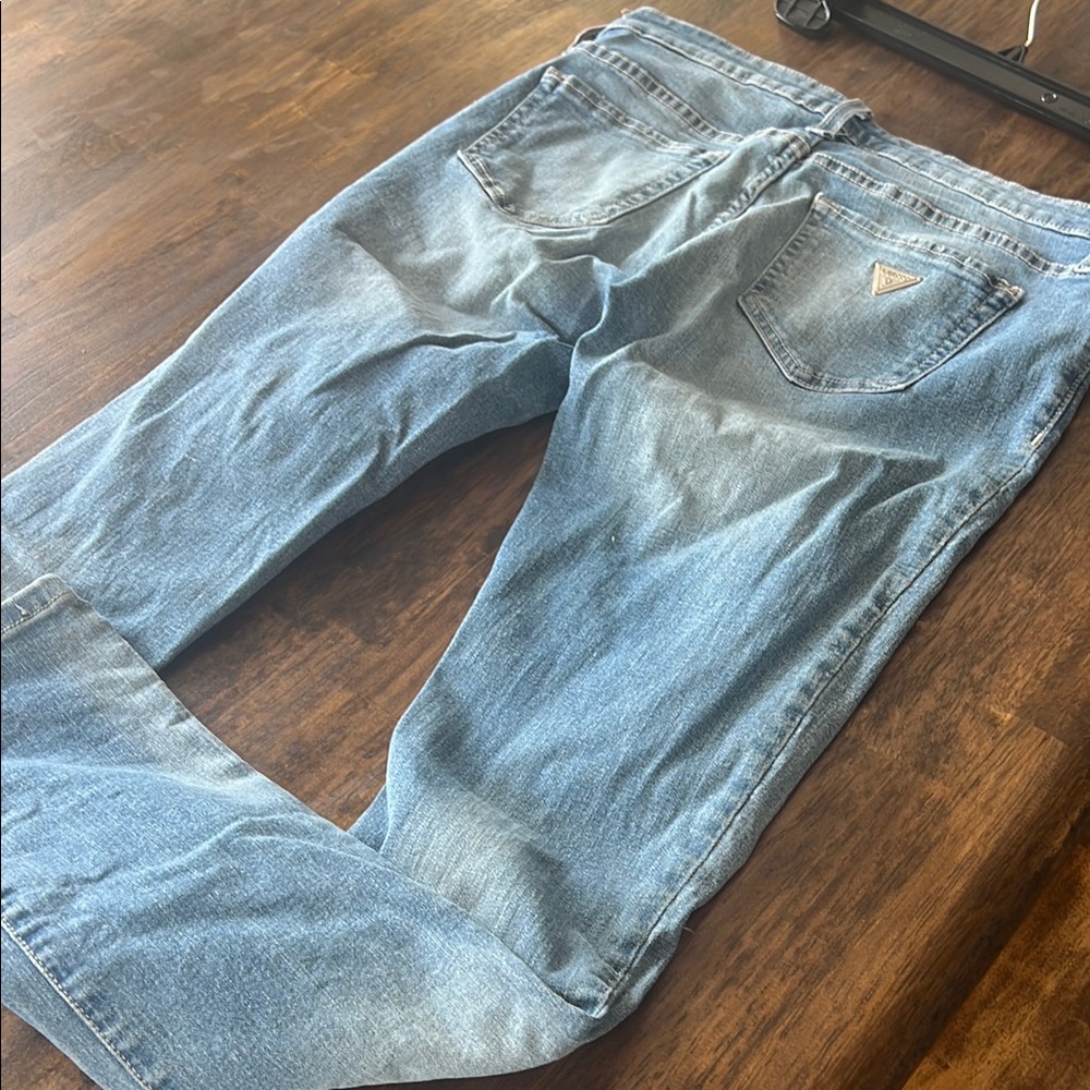 GUESS Distressed Skinny Jeans - Picture 4 of 4